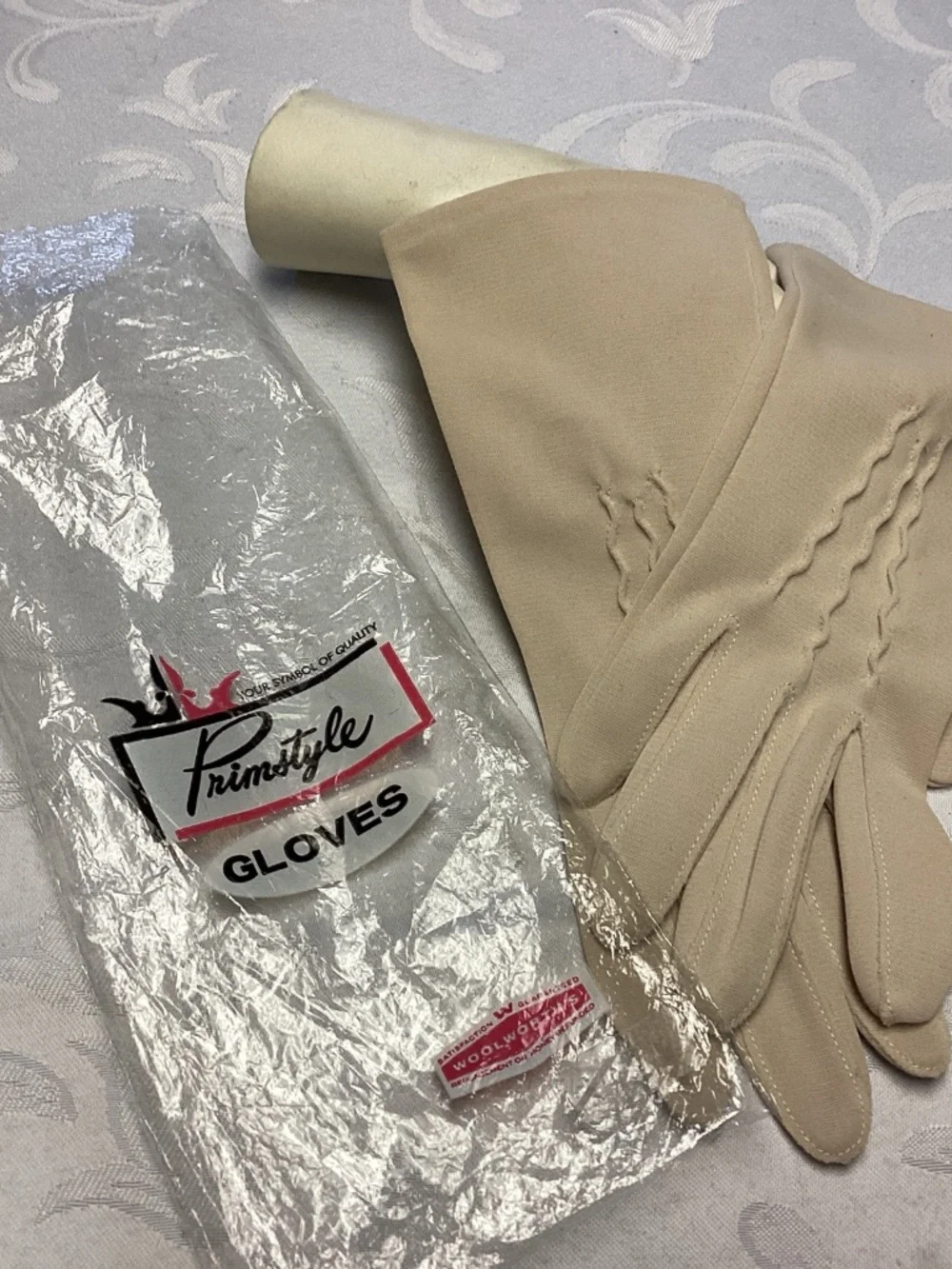 HUGE LOT LADIES VINTAGE GLOVES. MUST SEE RESALE GALORE 💙💙💙💙